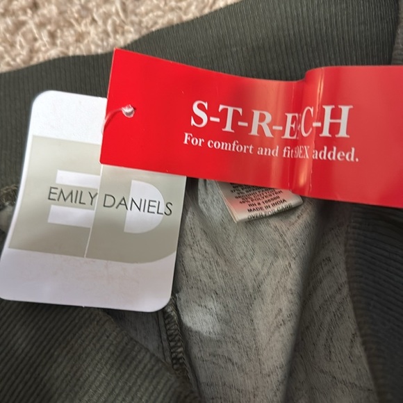 Emily Daniels Women’s Leaf Print Pull-On Crop Capri Pants Size Sm Green Tropical - Picture 4 of 5